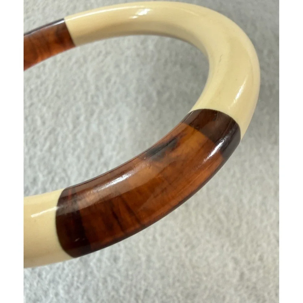 VTG Bakelite Inlay Tortoise Marbled Swirl Accent Cream Bangle Bracelet Chunky